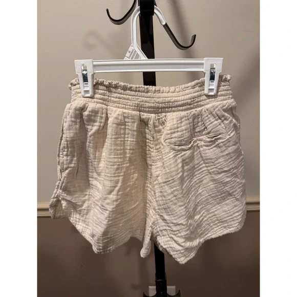 Aerie Cream Gauze Smocked High Waist Shorts Medium Neutral Crinkle Beach Lounge - Picture 3 of 3